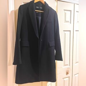 Selling my Zara MANTECO WOOL coat.